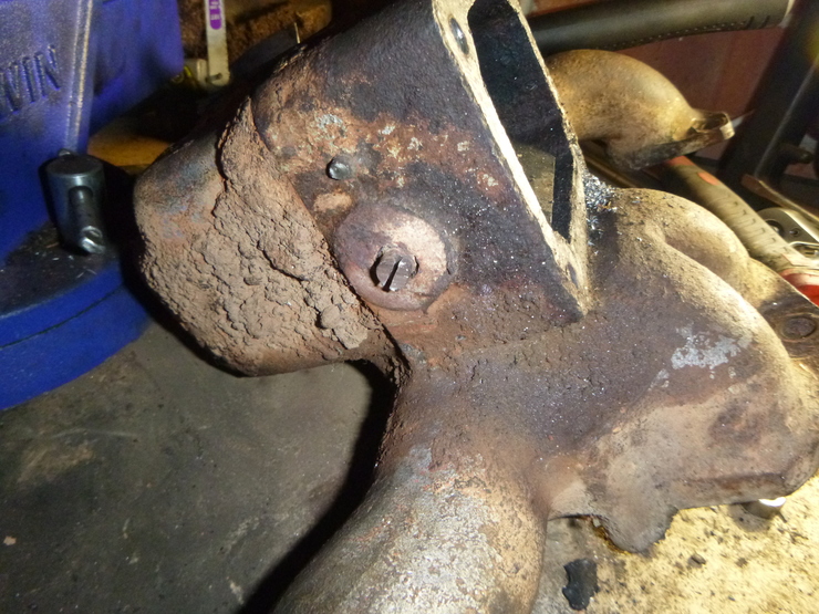 Exhaust manifold before rust removal