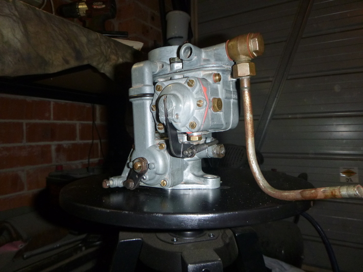 Carburettor - starter and accelerator pump