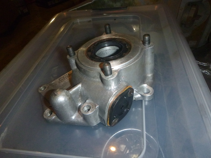 Speedometer drive housing with new seals