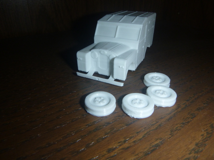 3D-printed Land Rover: front oblique view with wheels