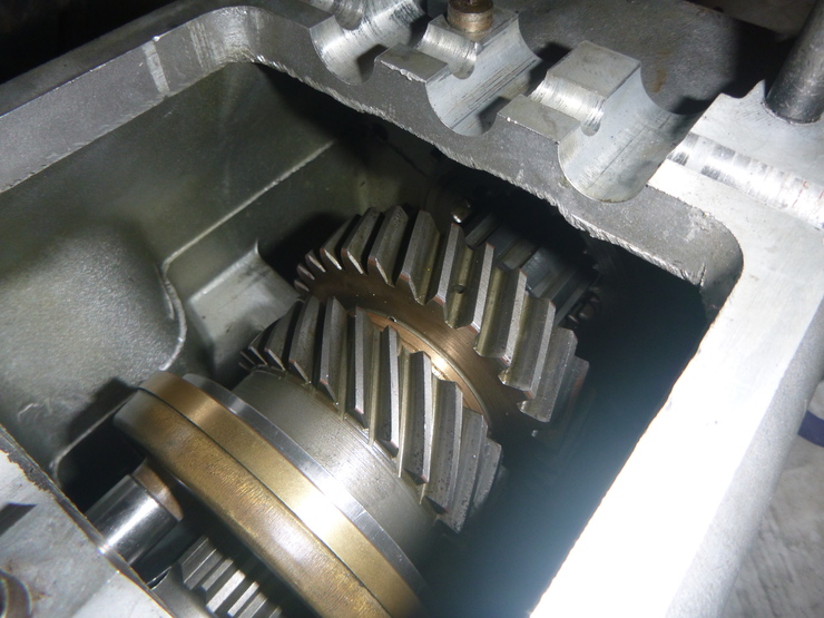 Gearbox innards top cover