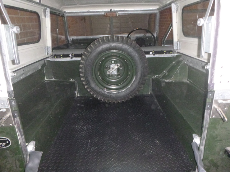 Rear tub, cleaned out with rubber mat